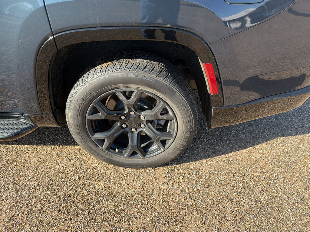 Used 2023 Jeep Wagoneer Series II image 11