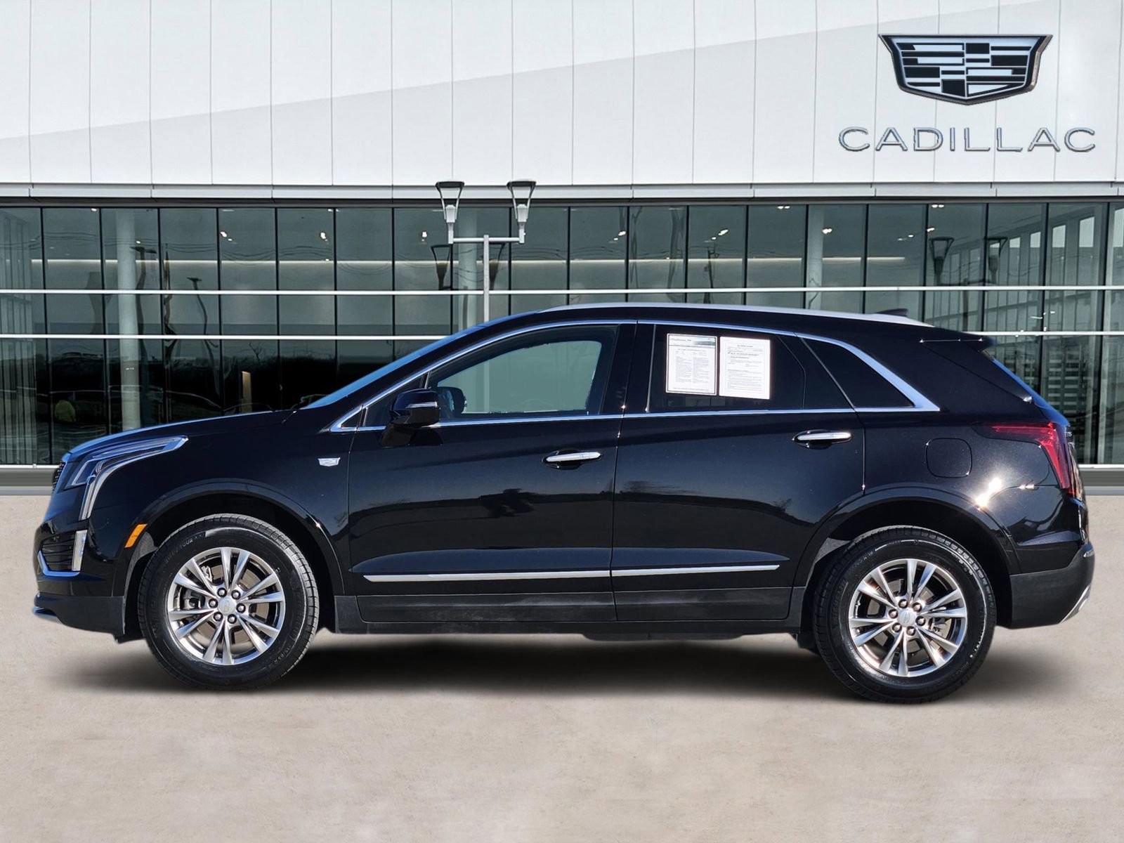 Certified 2023 Cadillac XT5 Premium Luxury FWD image 3