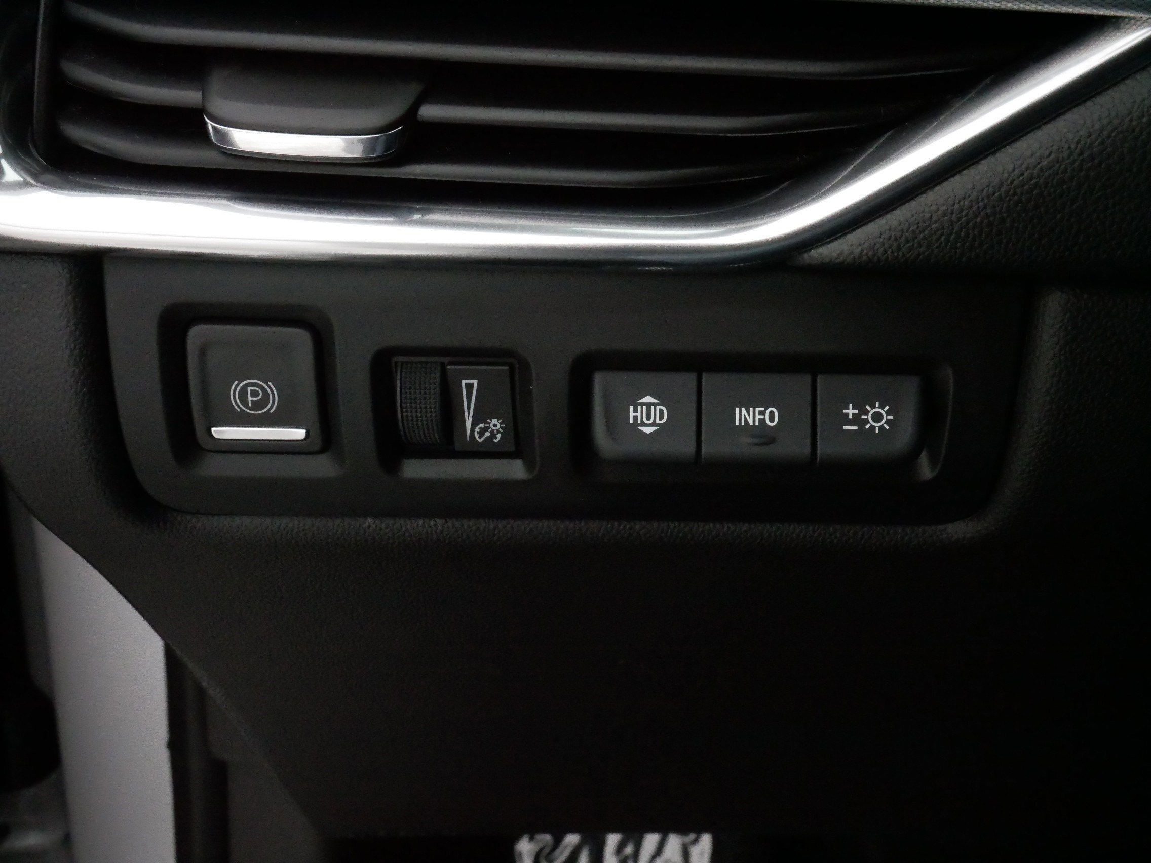 Certified 2022 Cadillac XT4 Premium Luxury w/ Technology Package image 27