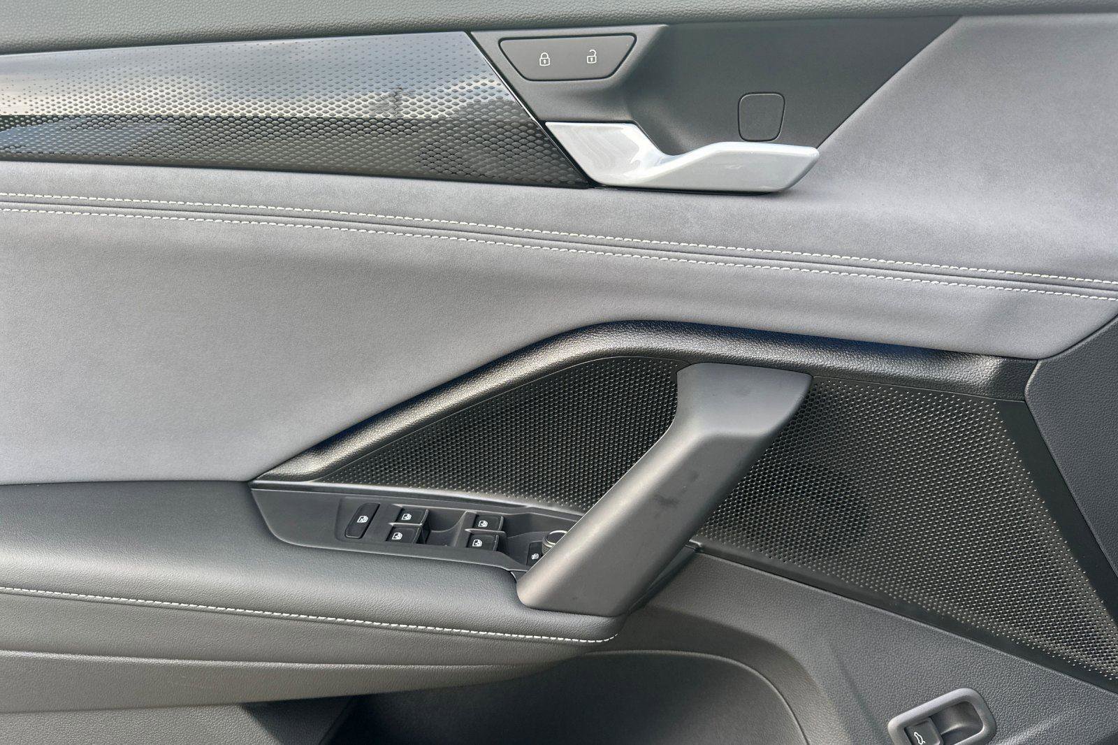 New 2026 Volkswagen Tiguan SE R-Line image 10