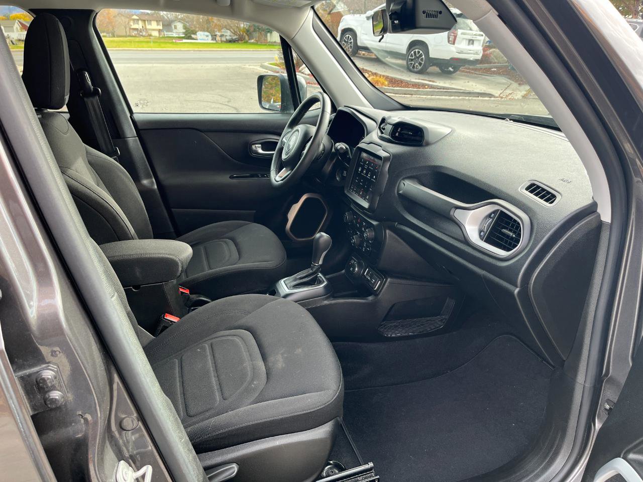 Used 2021 Jeep Renegade Latitude w/ Luxury Group I AWD/4WD image 8