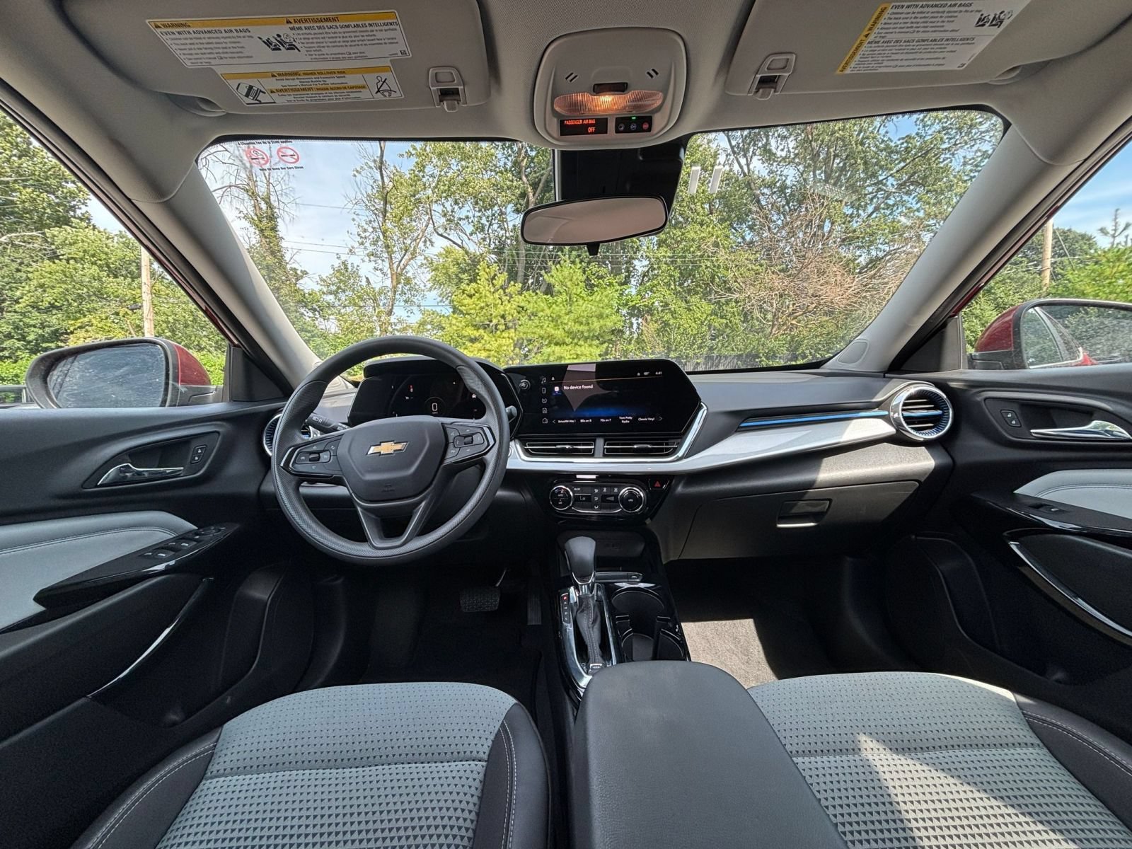 Used 2025 Chevrolet Trax LT FWD image 32
