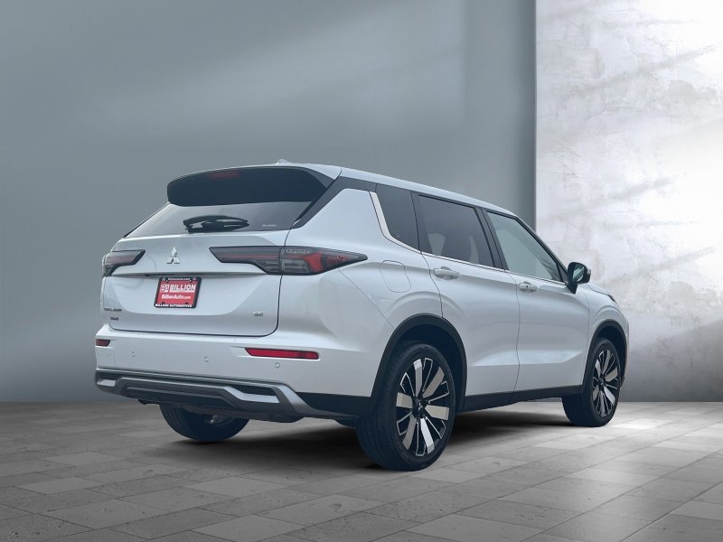 Used 2025 Mitsubishi Outlander SE AWD/4WD image 6