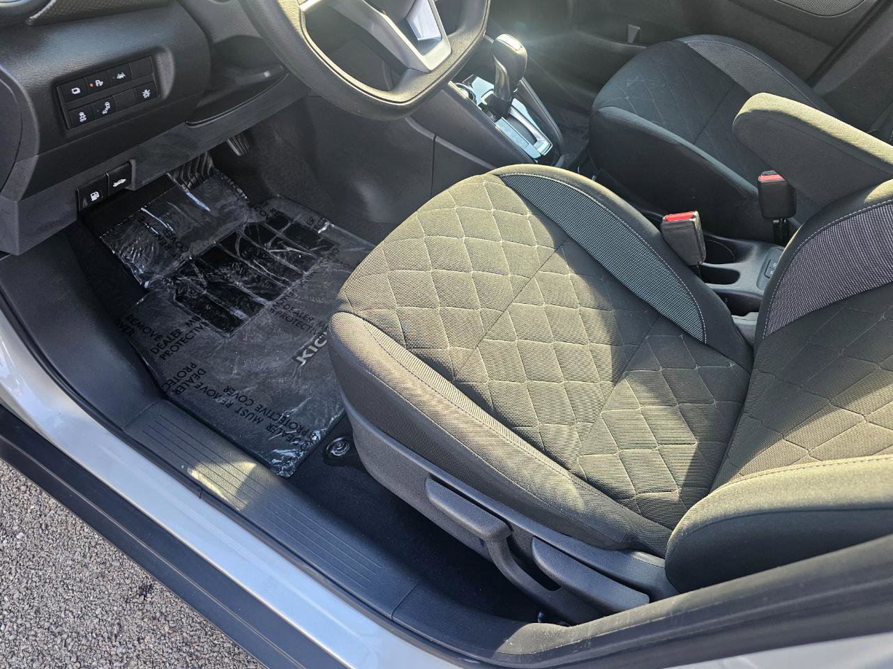 Used 2020 Nissan Kicks S image 24