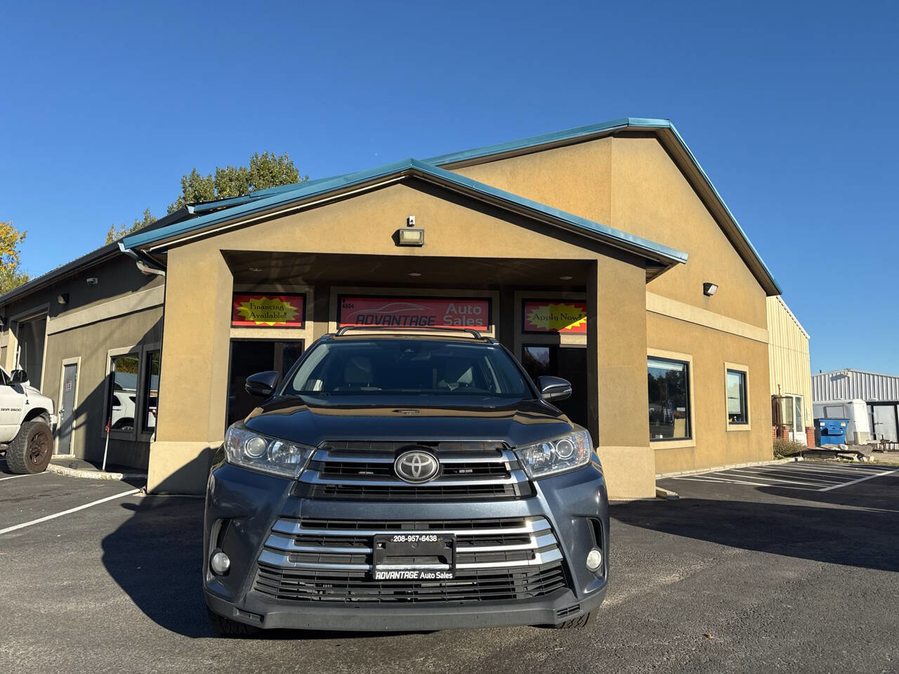 Used 2017 Toyota Highlander AWD V6 image 2
