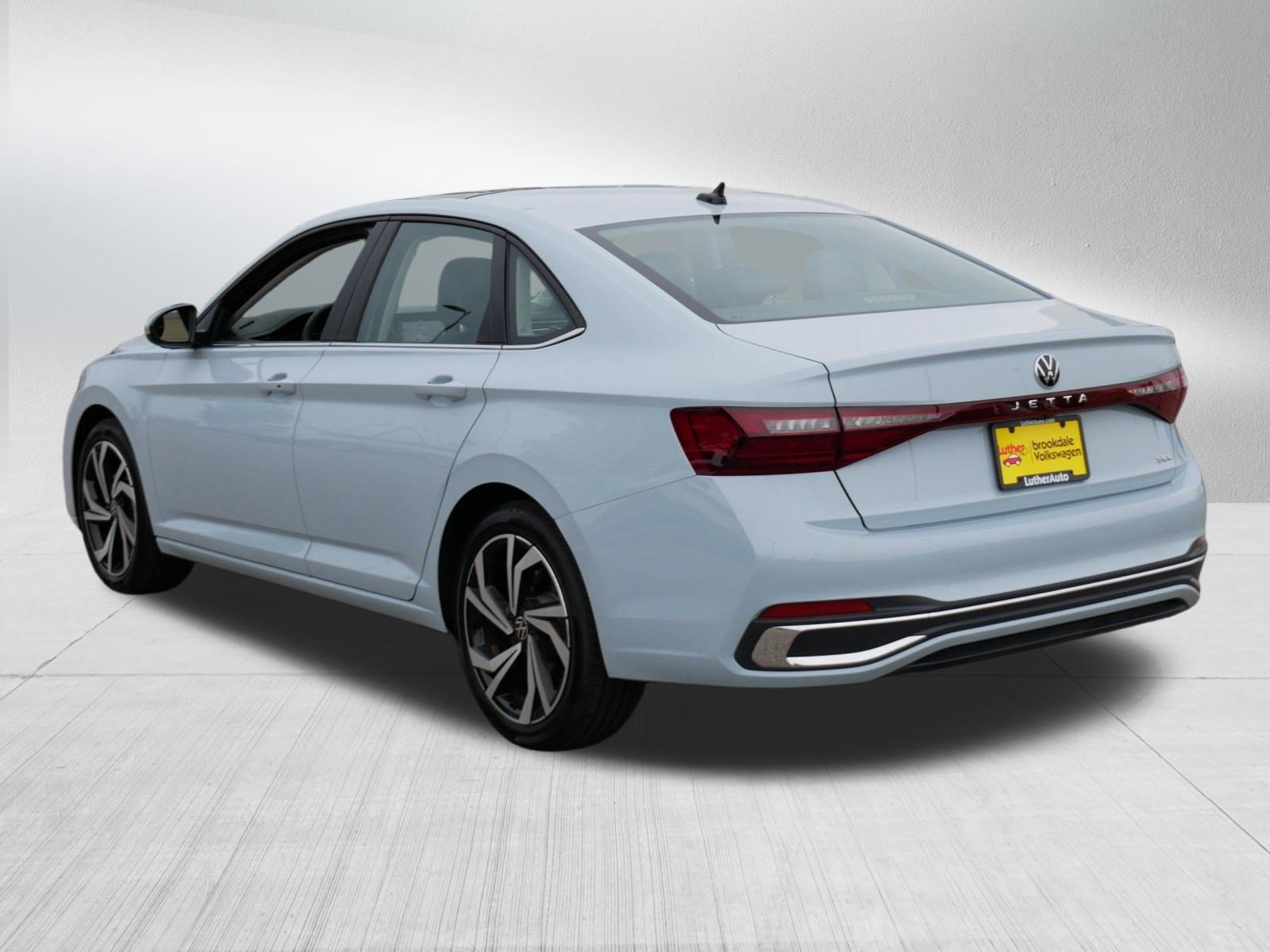 Used 2026 Volkswagen Jetta SEL FWD image 5
