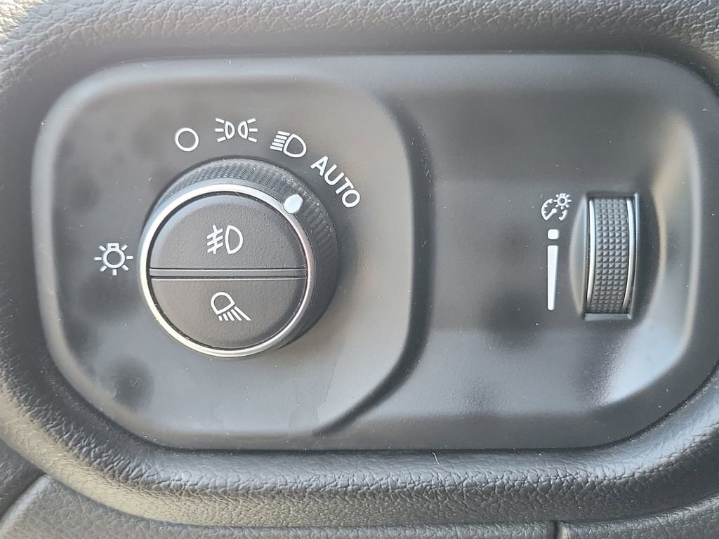 Used 2024 RAM 3500 Big Horn AWD/4WD image 18