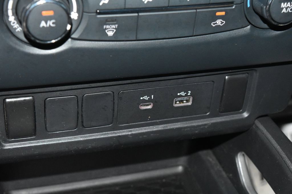 Used 2022 Nissan Frontier SV AWD/4WD image 16