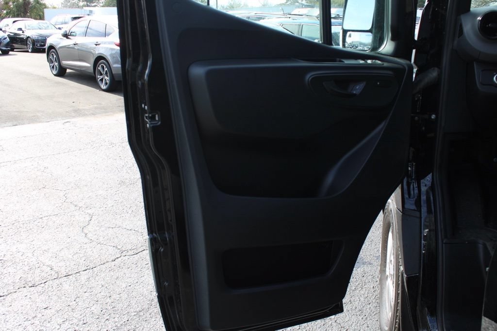 Used 2024 Mercedes-Benz Sprinter 2500 image 15