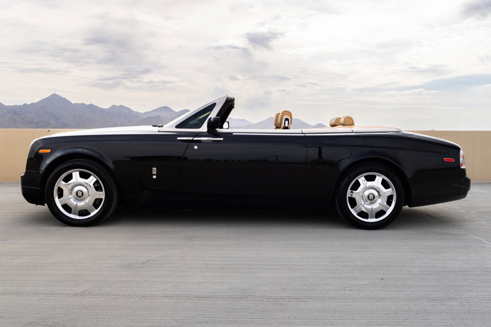 Used 2009 Rolls-Royce Phantom Drophead Coupe image 3