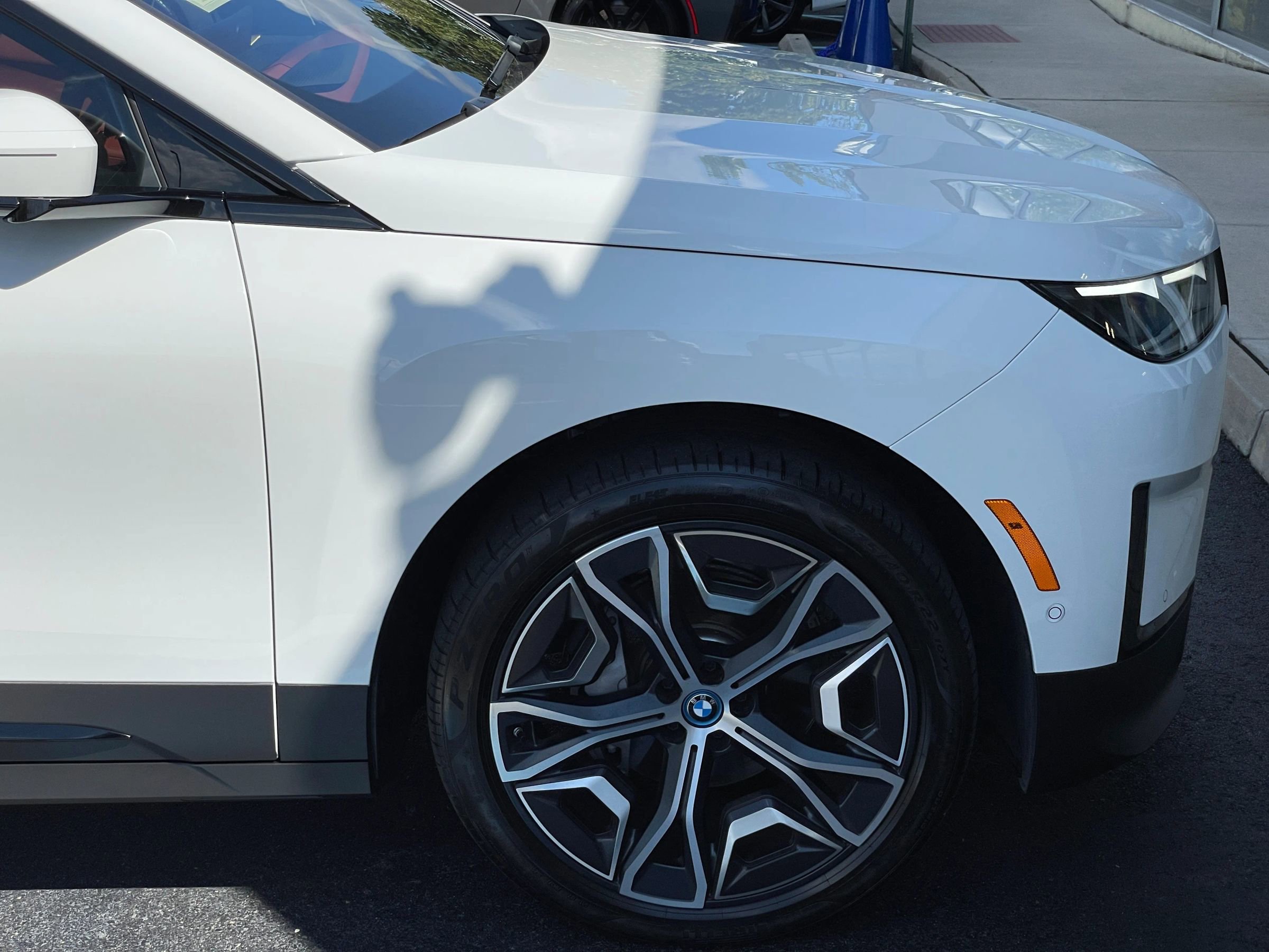 Used 2024 BMW iX xDrive50 w/ Luxury Package image 24