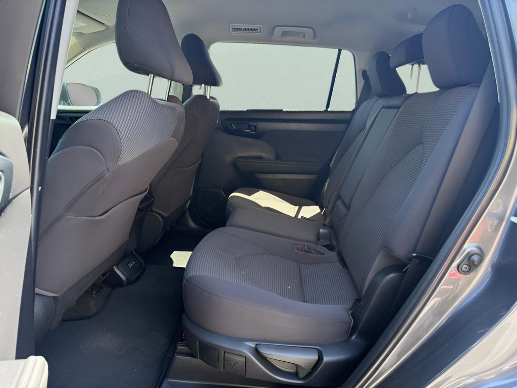 Used 2023 Toyota Highlander LE image 10