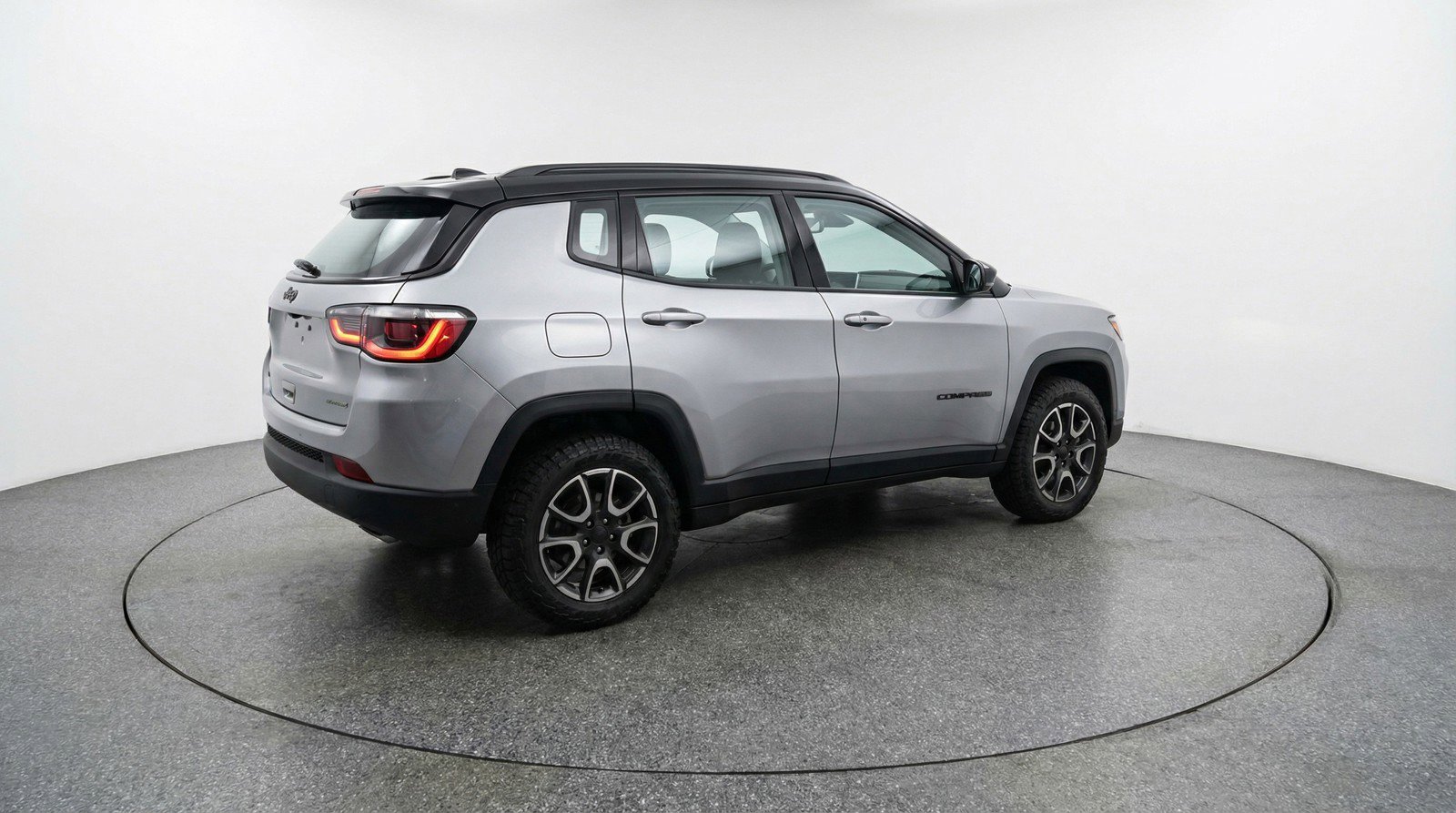 Used 2025 Jeep Compass Trailhawk AWD/4WD image 9