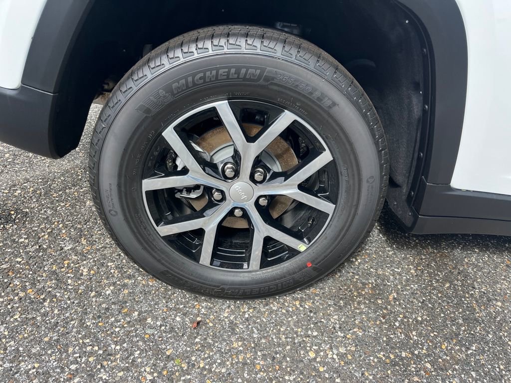 New 2025 Jeep Grand Cherokee Limited w/ Trailer Tow Package image 24