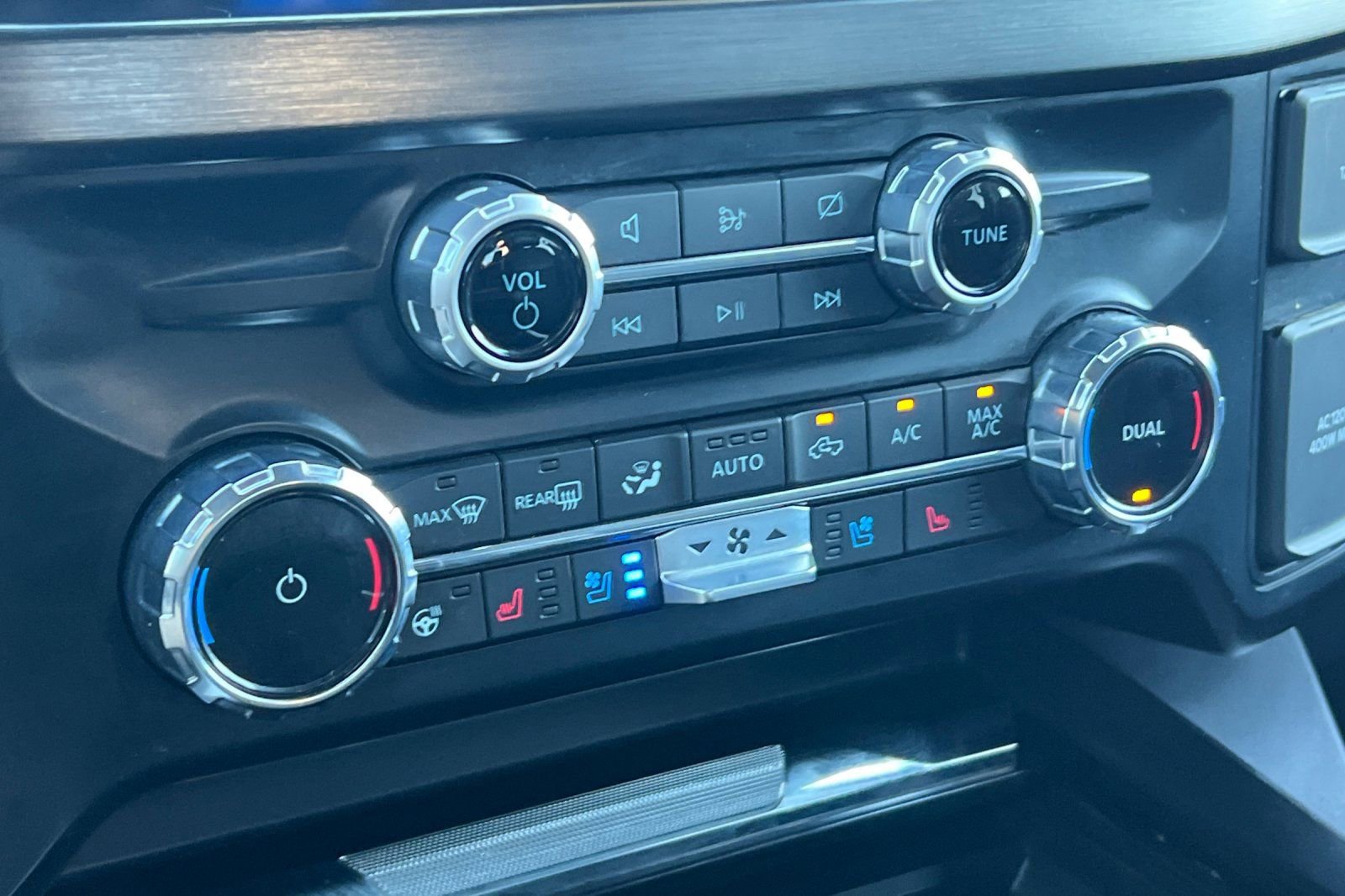 Used 2023 Ford F250 Lariat w/ FX4 Off-Road Package image 25