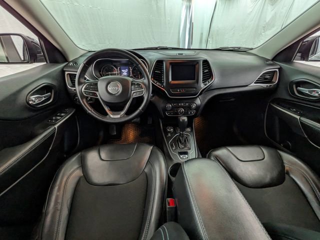 Used 2019 Jeep Cherokee Latitude Plus w/ Cold Weather Group AWD/4WD image 11