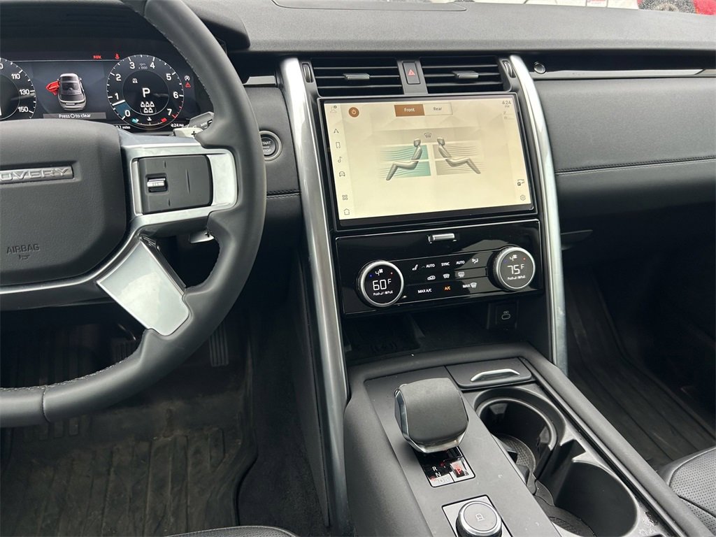 Used 2024 Land Rover Discovery S image 19