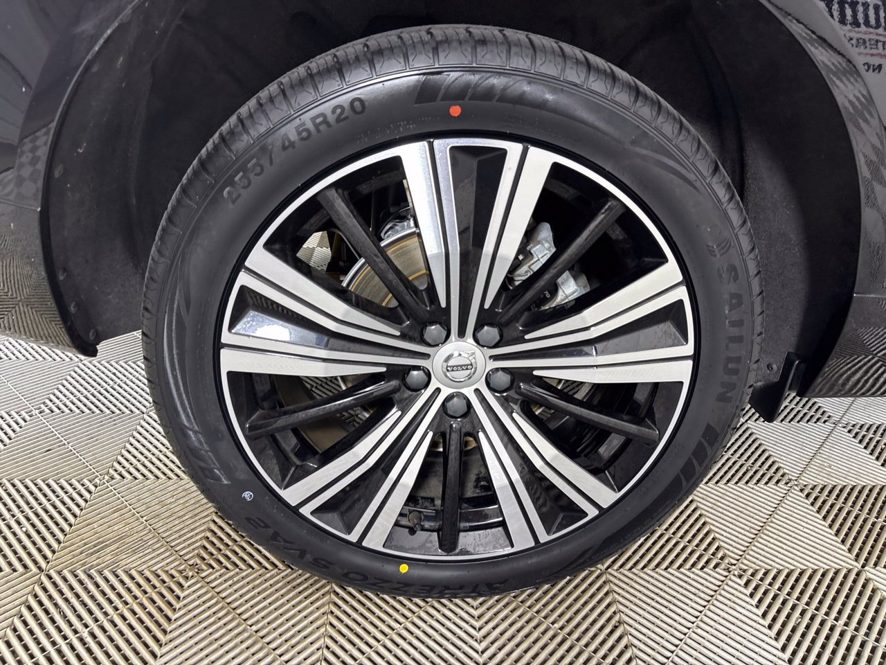 Used 2023 Volvo XC60 B5 Plus AWD/4WD image 31