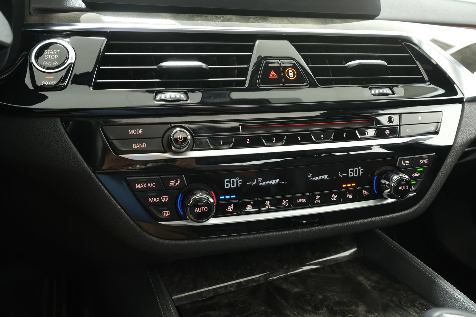 Used 2018 BMW M550i xDrive AWD/4WD image 22