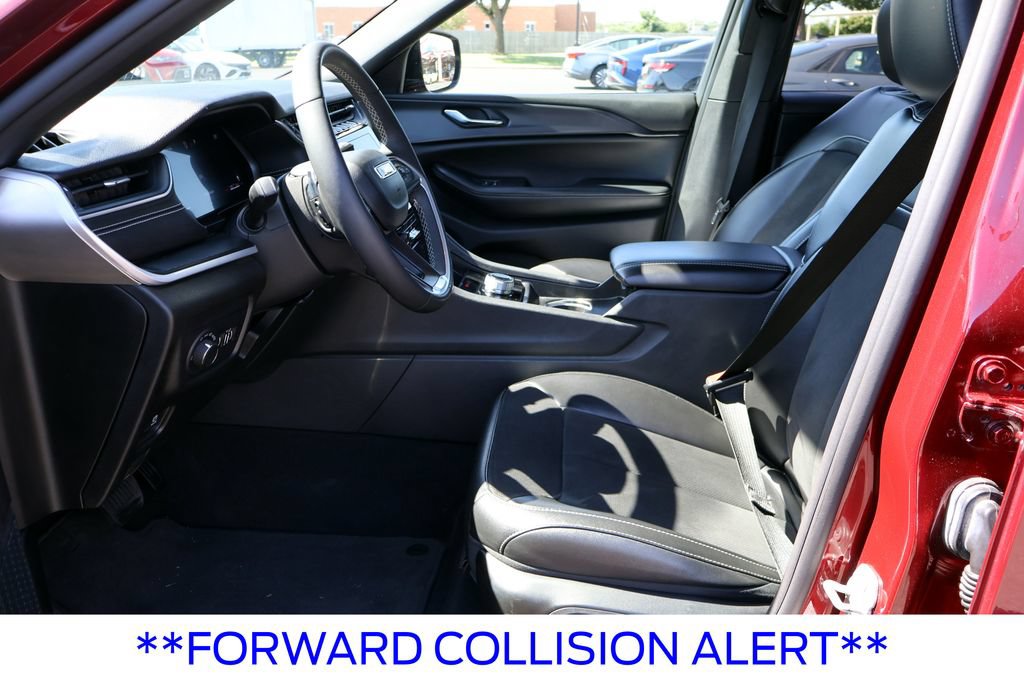 Used 2024 Jeep Grand Cherokee Altitude RWD image 32