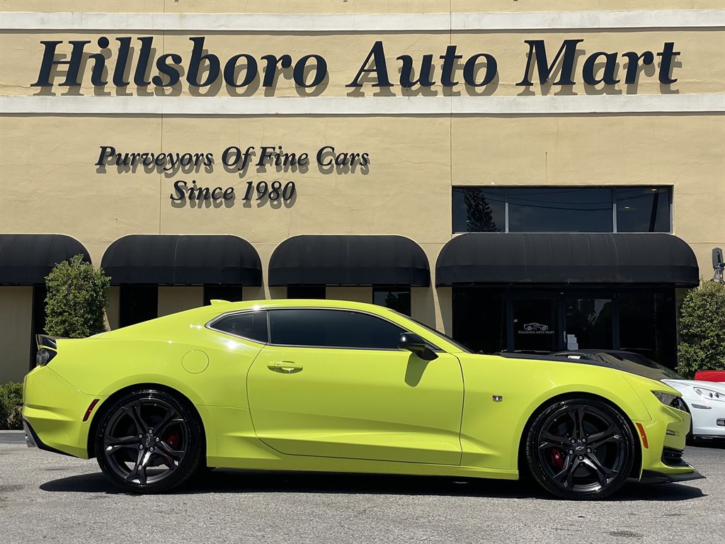Used 2020 Chevrolet Camaro SS RWD image 6