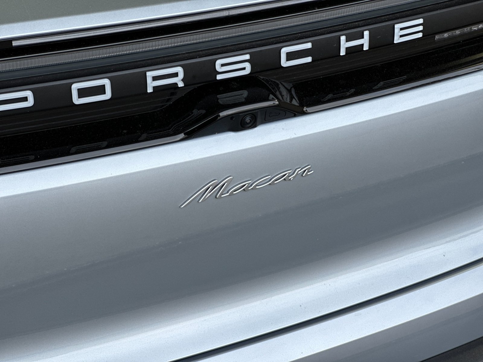Certified 2025 Porsche Macan Electric RWD image 35