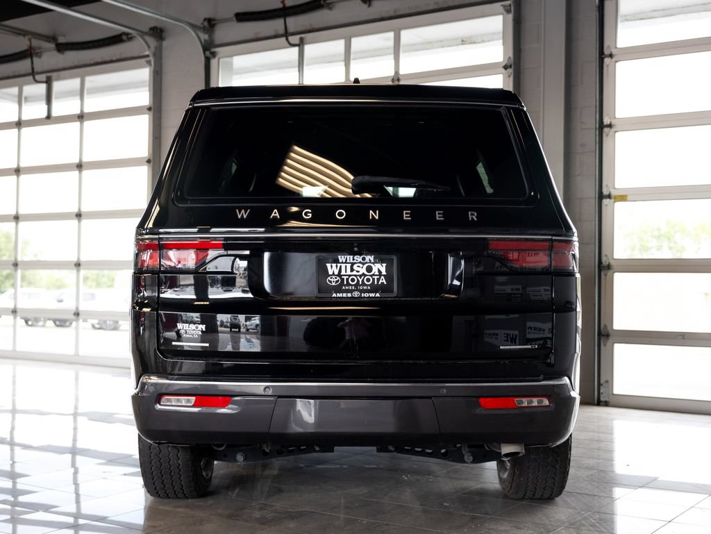 Used 2022 Jeep Wagoneer Series I AWD/4WD image 4