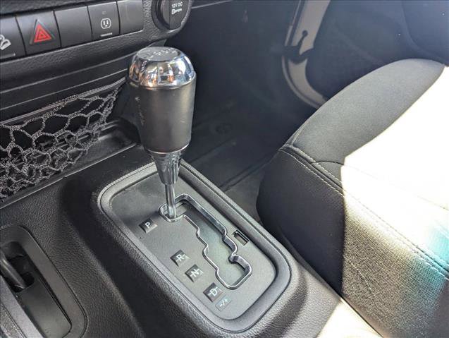 Used 2015 Jeep Wrangler Unlimited Rubicon w/ Connectivity Group image 11