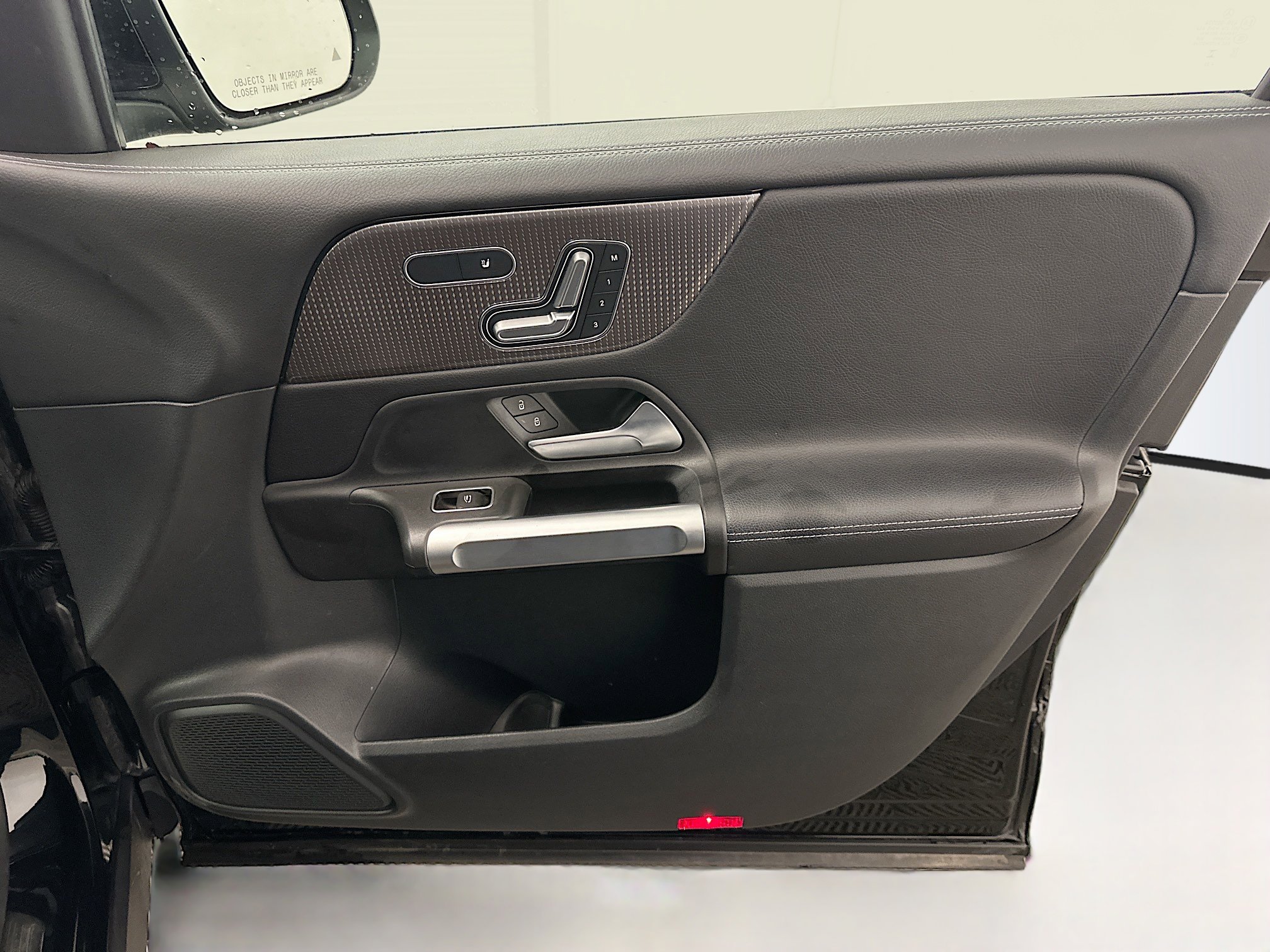 Used 2023 Mercedes-Benz GLB 250 4MATIC image 36