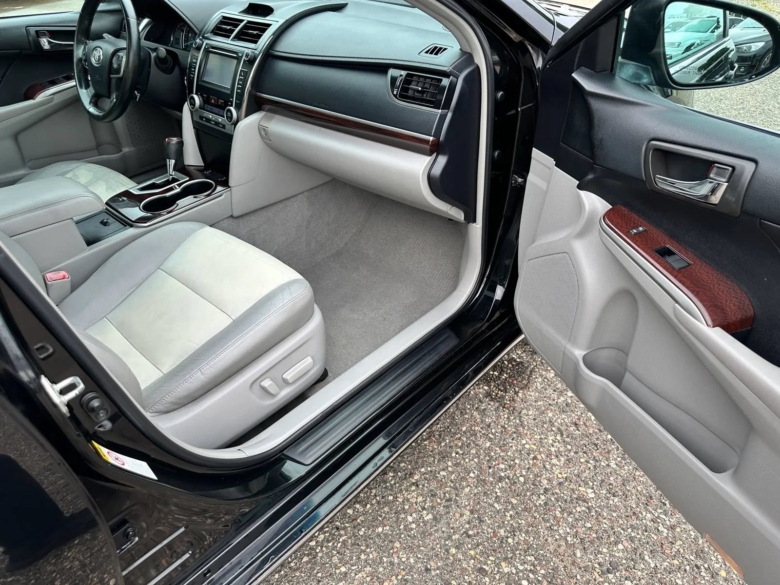 Used 2013 Toyota Camry XLE w/ Leather Pkg FWD image 17