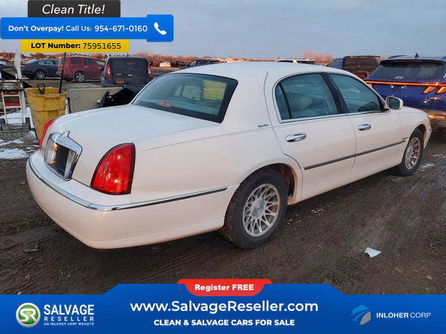 Used 2001 Lincoln Town Car Signature image 4