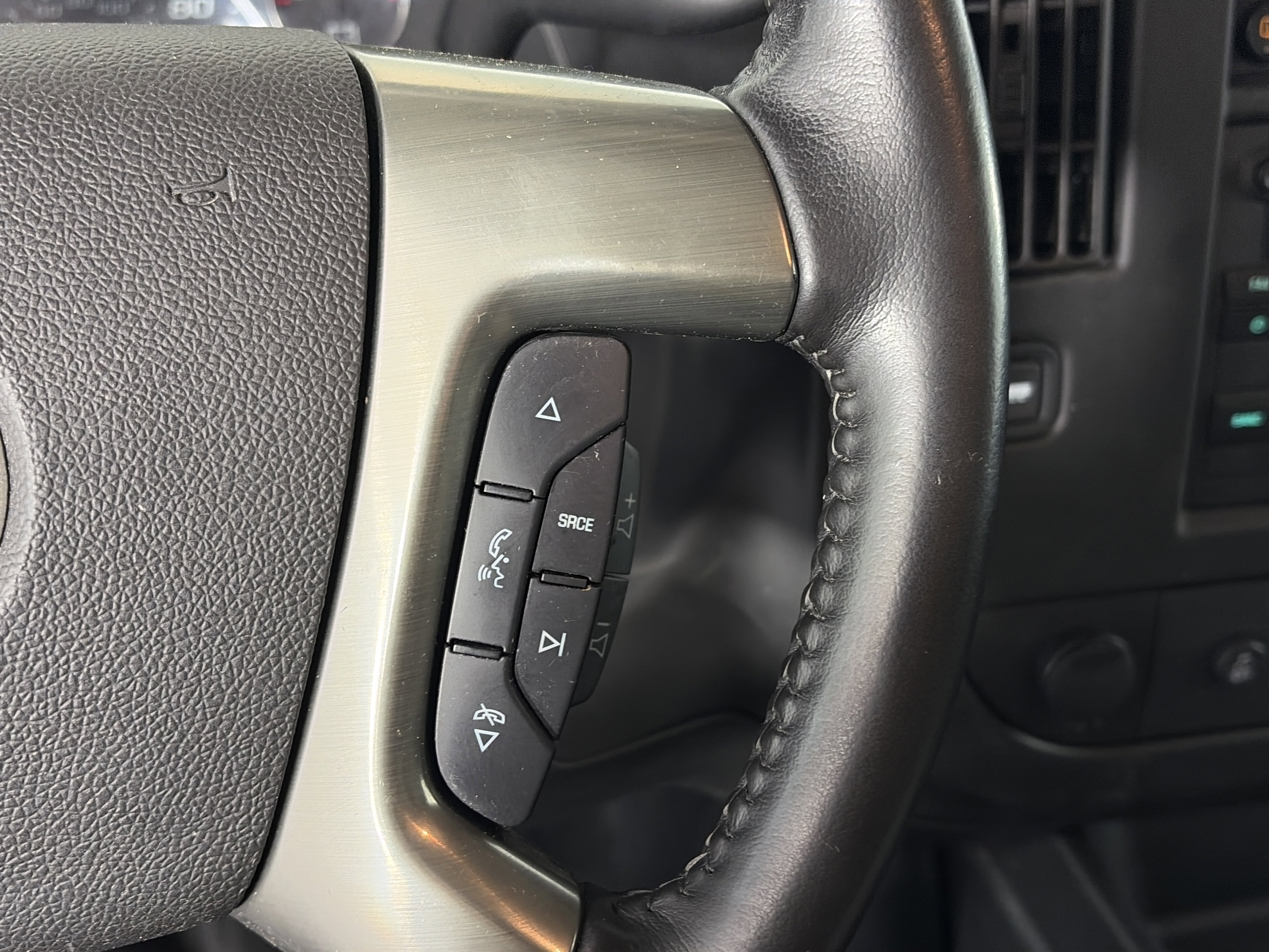 Used 2019 Chevrolet Express 3500 w/ Driver Convenience Package RWD image 27