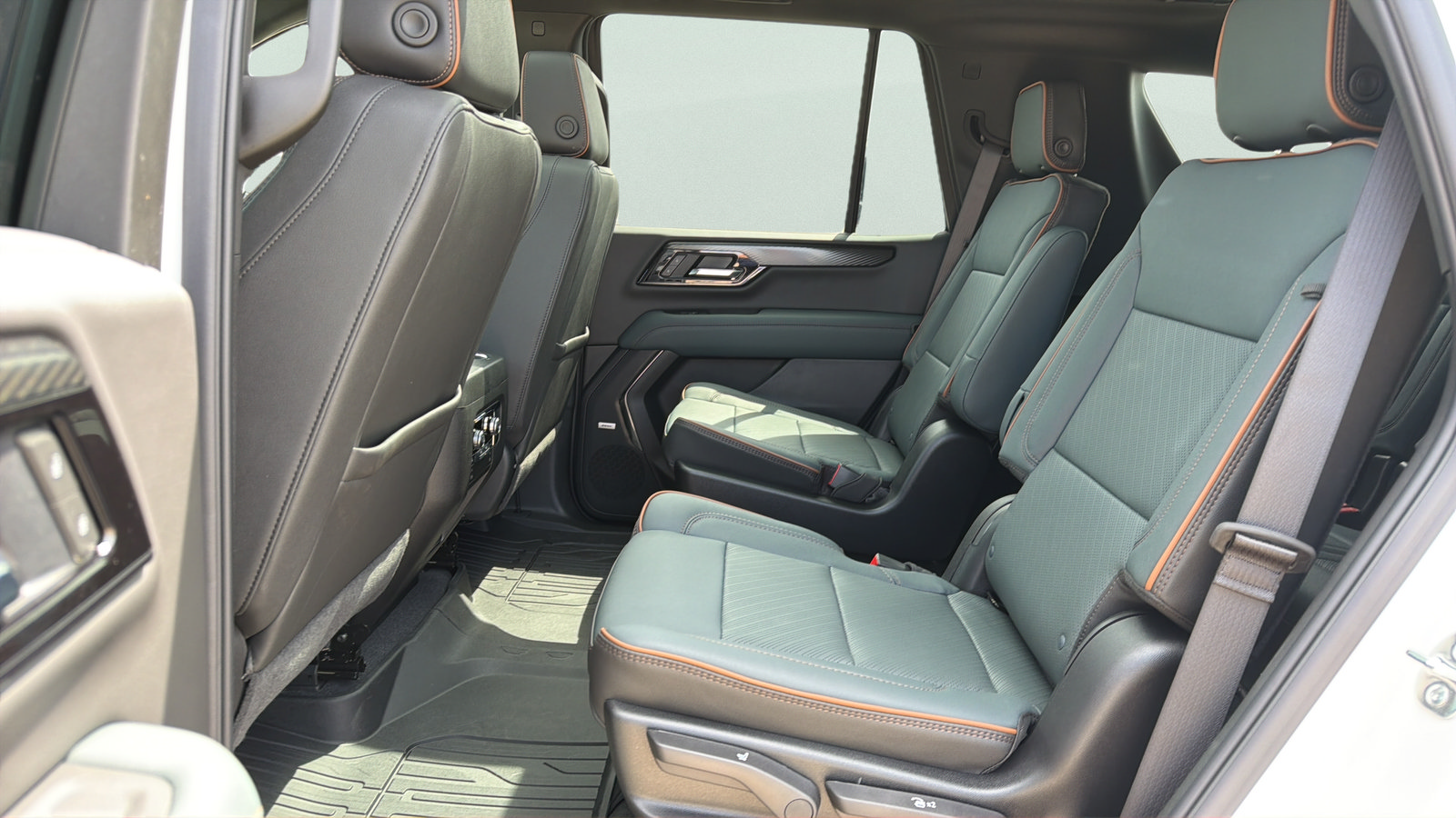New 2026 GMC Yukon AT4 w/ LPO, Floor Liner Package AWD/4WD image 25