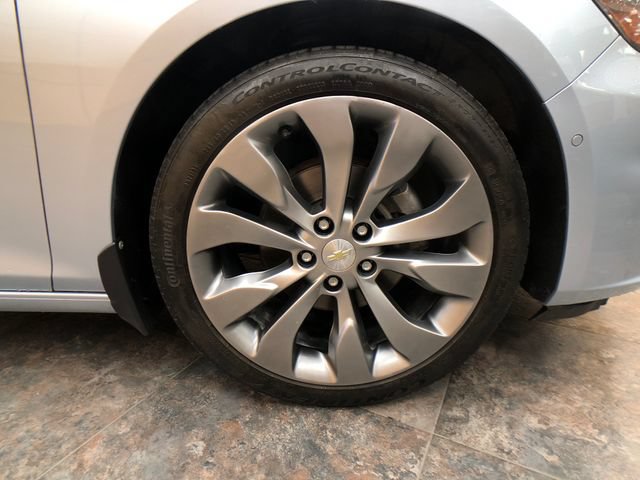 Used 2017 Chevrolet Malibu Premier w/ Premier Sun and Wheel Package FWD image 9