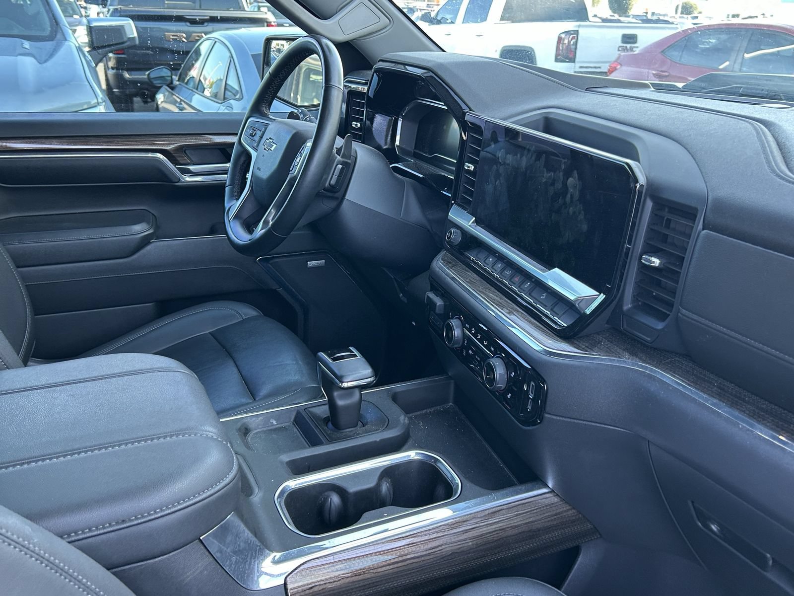 Used 2024 Chevrolet Silverado 1500 LT Trail Boss w/ Convenience Package II AWD/4WD image 9