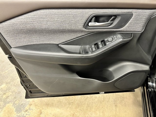 Used 2023 Nissan Rogue SV image 17