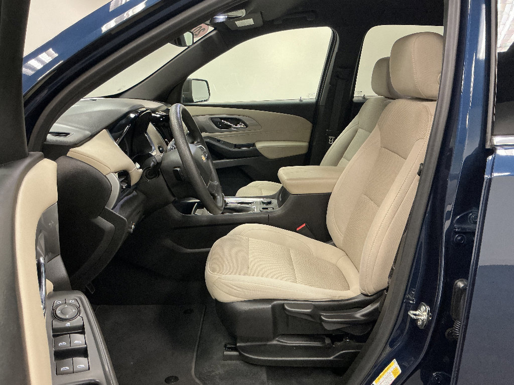 Used 2022 Chevrolet Traverse LS FWD image 10