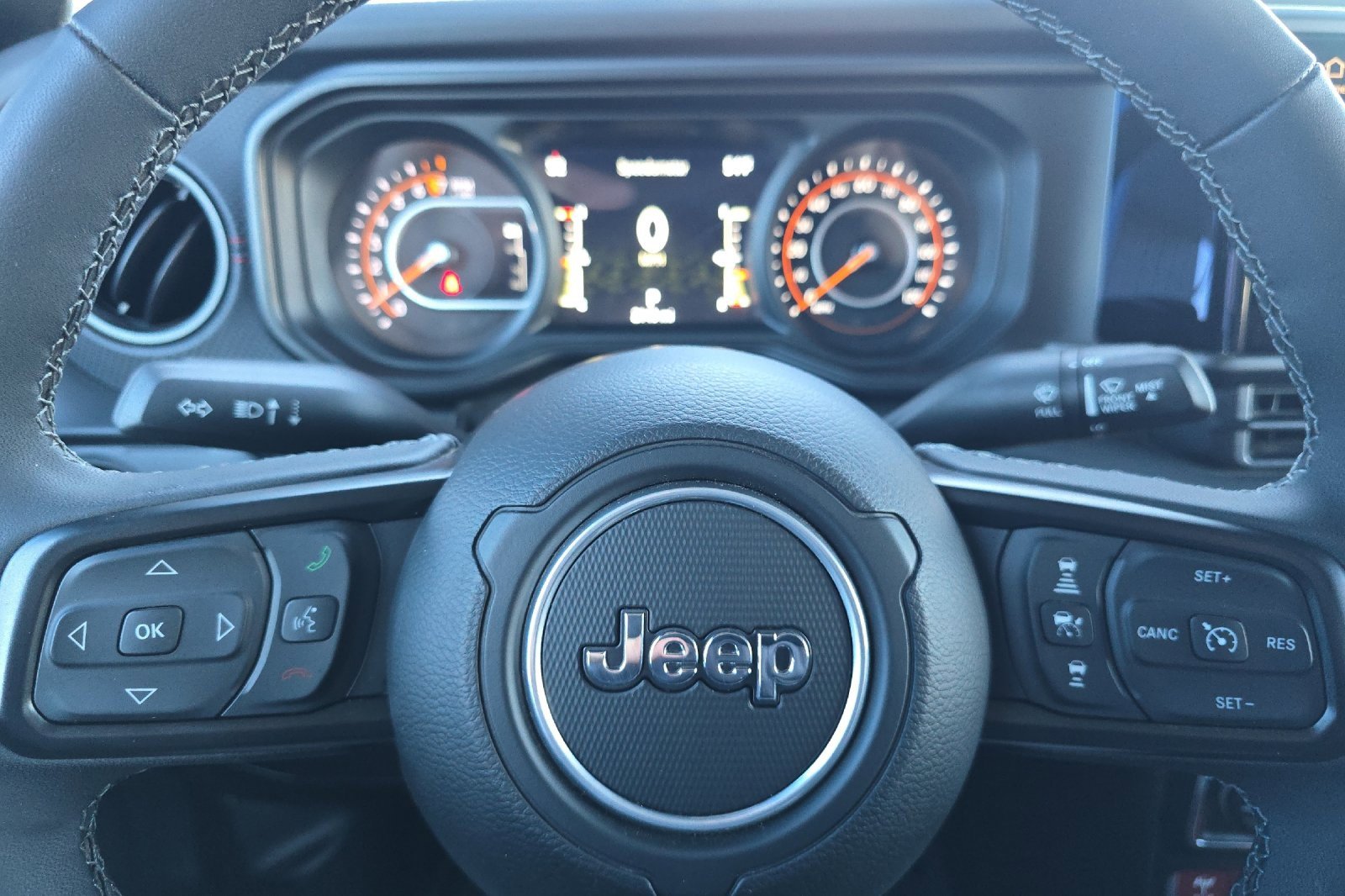 Used 2025 Jeep Gladiator Rubicon w/ Convenience Group image 32