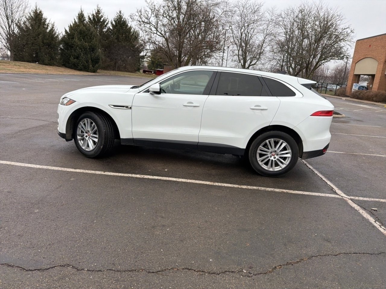 Used 2020 Jaguar F-PACE Prestige image 15