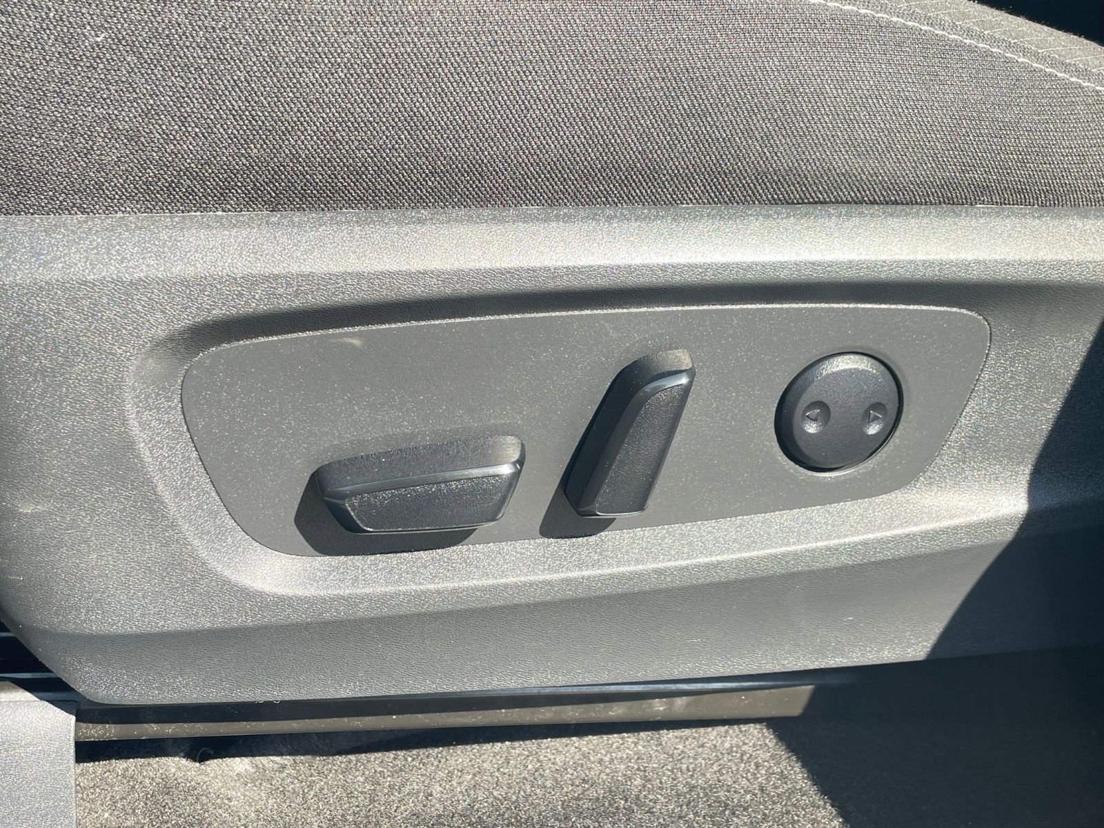 Used 2025 Nissan Pathfinder SV FWD image 22