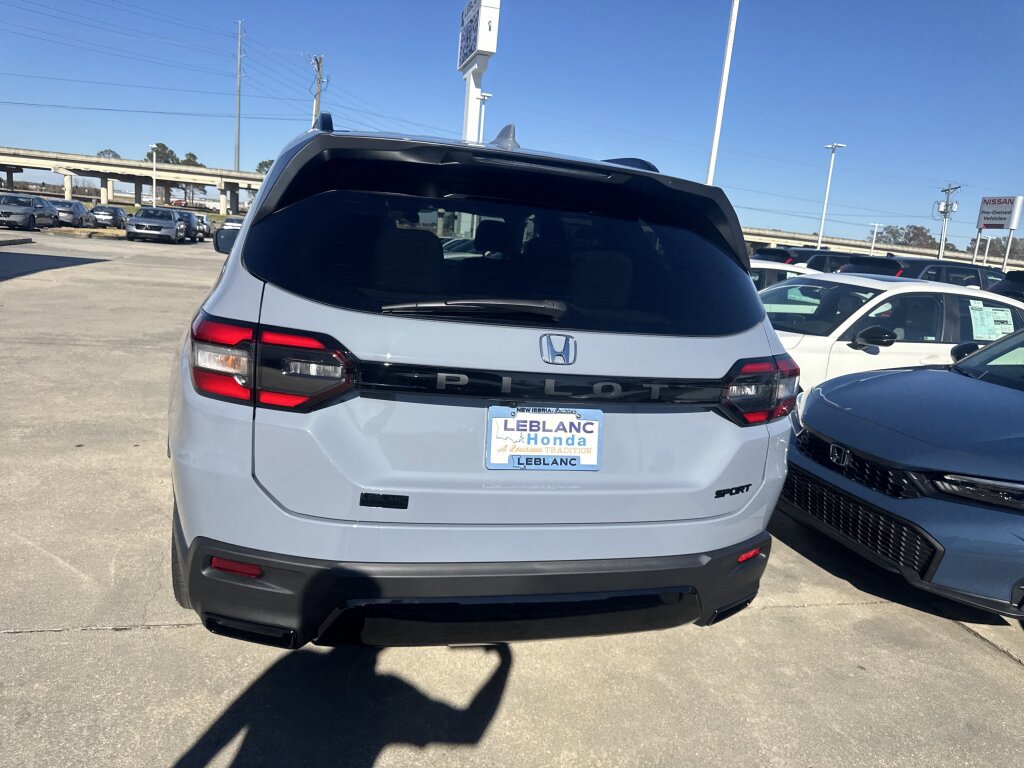New 2026 Honda Pilot Sport image 5