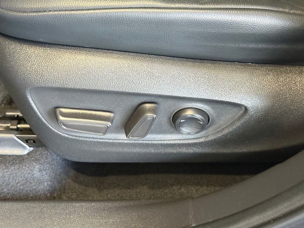 Used 2023 Toyota Highlander XLE image 22