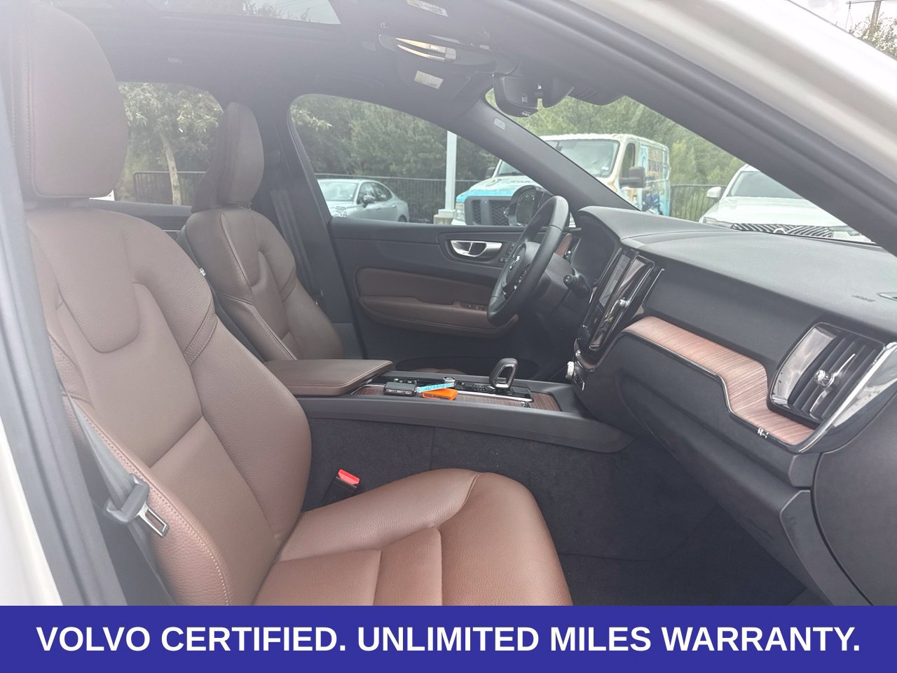 Certified 2024 Volvo XC60 B5 Plus w/ Protection Package Premier AWD/4WD image 19