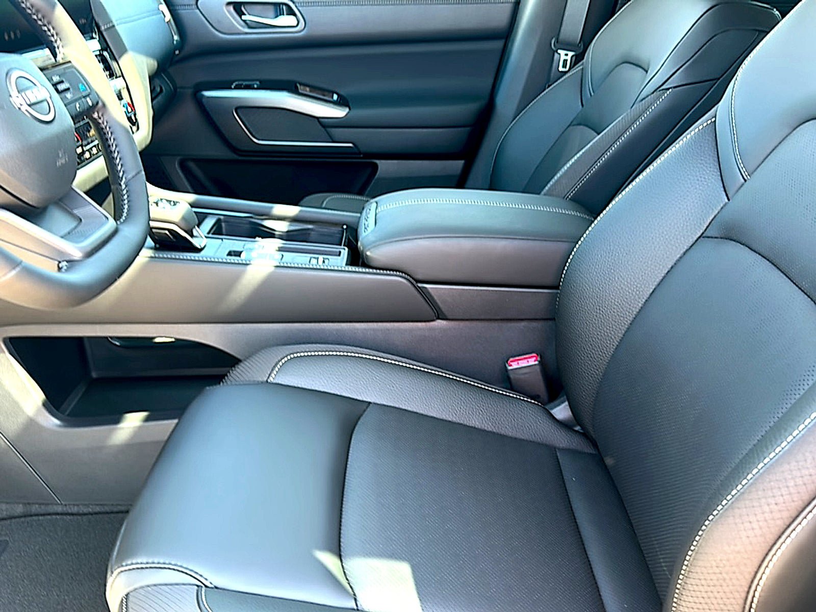 New 2026 Nissan Pathfinder SL w/ SL Premium Package FWD image 10