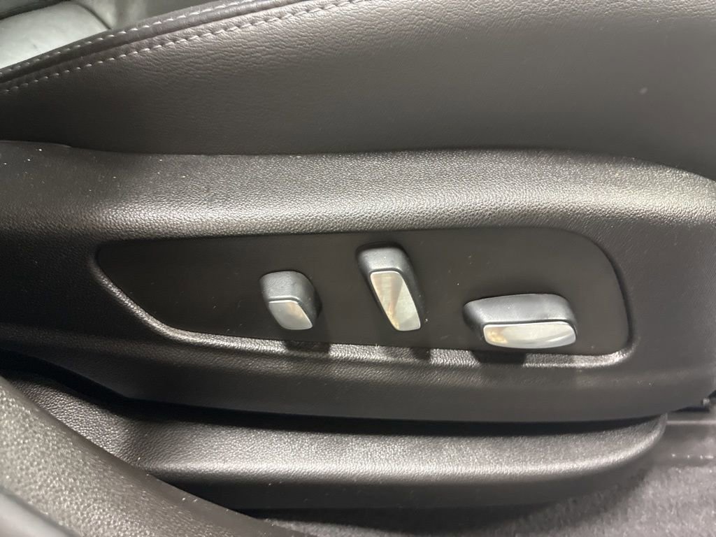 Used 2023 Cadillac XT6 Premium Luxury AWD/4WD image 32