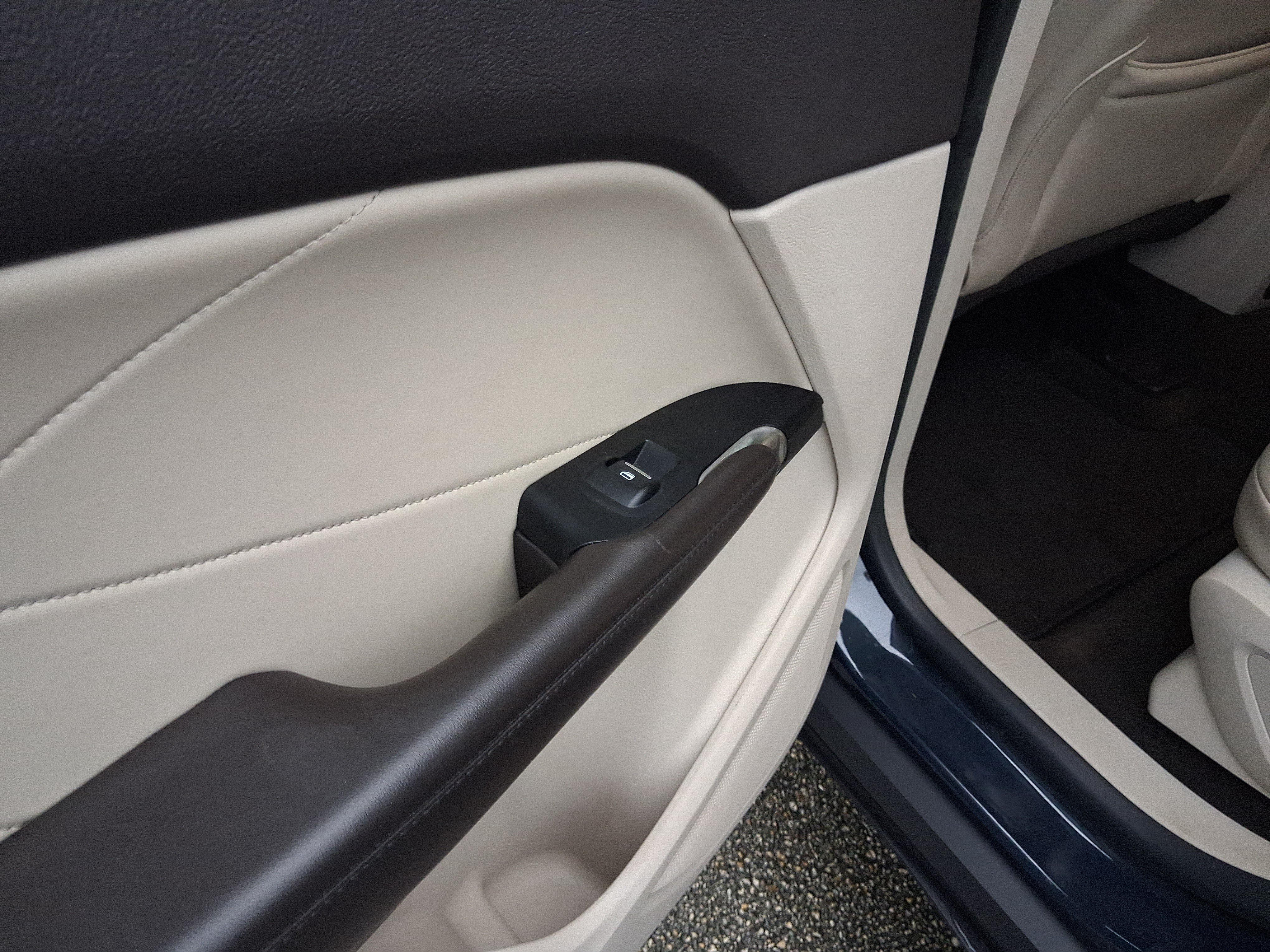 Used 2019 Lincoln MKC Premiere FWD image 10