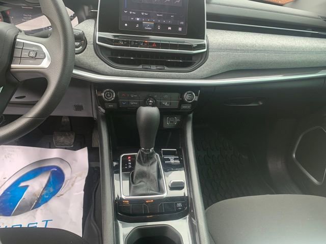 Used 2025 Jeep Compass Sport image 21