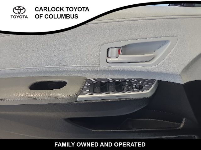 Used 2025 Toyota Sienna LE FWD image 11