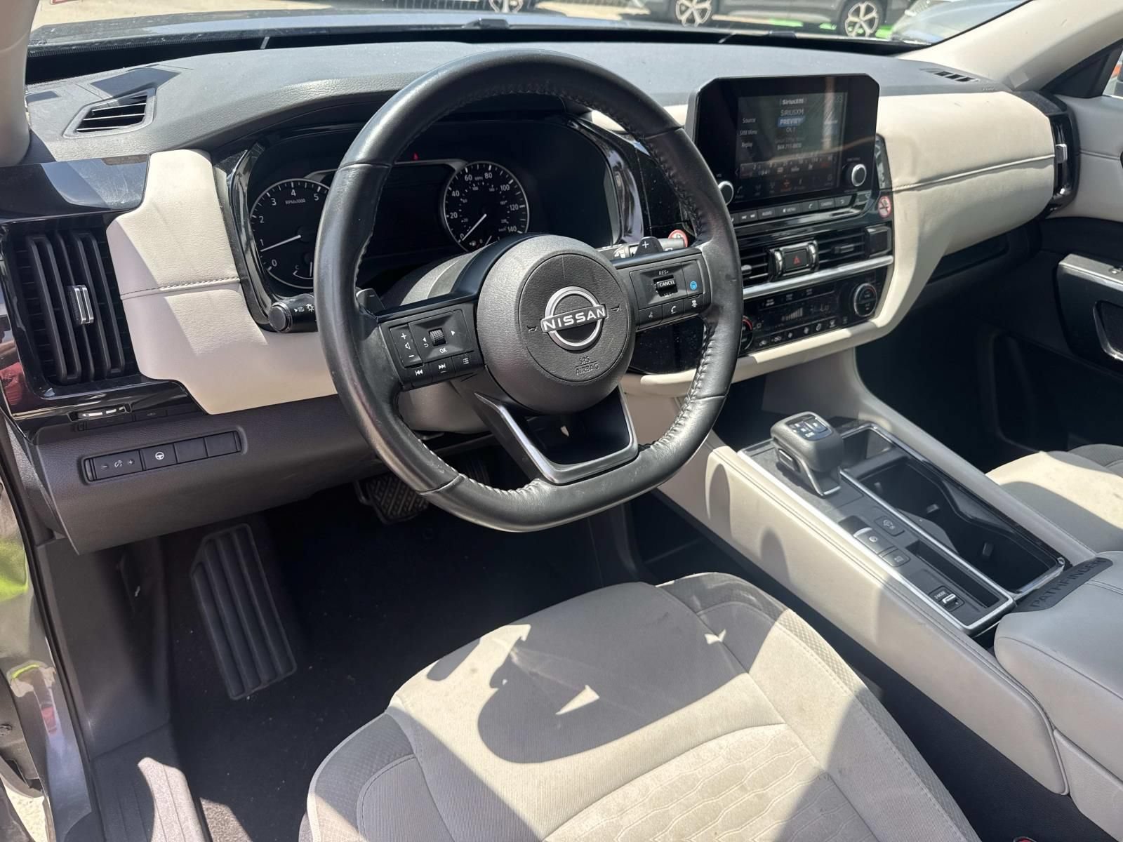 Used 2024 Nissan Pathfinder SV FWD image 18