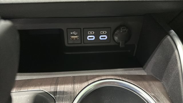 Used 2026 Toyota Highlander Platinum AWD/4WD image 24